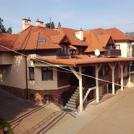 Park Hotel Myslenice Exterior photo